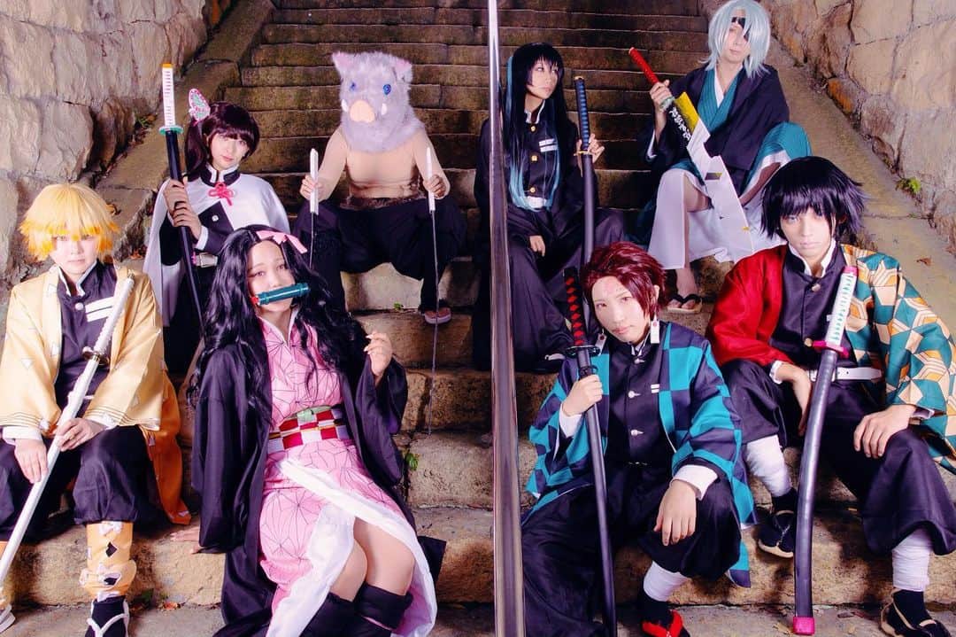 若月雅のインスタグラム：「【 #鬼滅の刃 】 柱併せメンバー＋かまぼこ隊のレイヤー様方と！ 偶然出会ってお写真ご一緒させて頂きました✨ ありがとうございました！ . #cosplay #ラコロール #鬼殺隊 #かまぼこ隊 #カメラマンさんと繋がりたい」