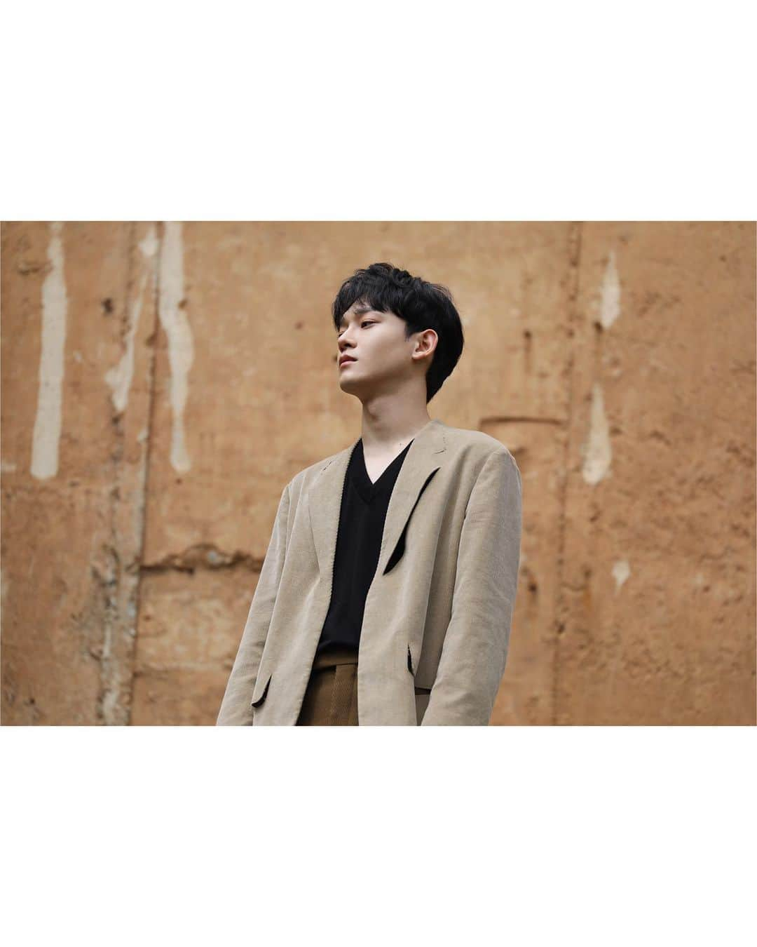 EXOさんのインスタグラム写真 - (EXOInstagram)「첸 '우리 어떻게 할까요 (Shall we?)' MV Behind Photos🎬📸 - #첸 #CHEN #믿고듣는첸 #엑소 #EXO #weareoneEXO #사랑하는그대에게 #Dear_my_dear #우리어떻게할까요 #CHEN_LOG」10月2日 14時21分 - weareone.exo