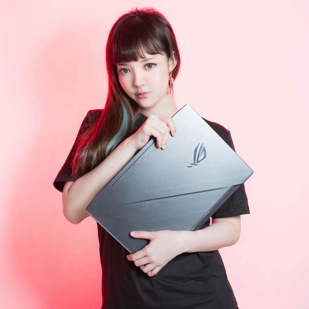 YingTzeさんのインスタグラム写真 - (YingTzeInstagram)「This one @17.ambition edit one. He is very proud of it . 🤣 _ Going to have a new ROG-Themed Photoshoot soon since @asusrog.my has blessed me with a new jacket & Scar III Gaming Laptop ! ❤️ Any shoot ideas that you would like me to try ? _ 📸 @17.ambition  #blessed #ytzgaming #asusrog #ROGMYKOL #republicofgamers」10月2日 14時28分 - yingtze