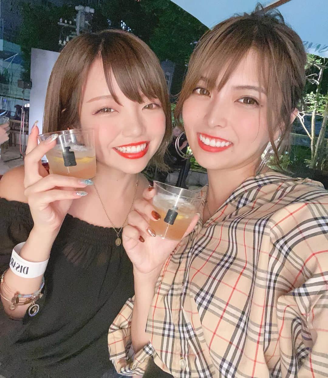 みきでりさんのインスタグラム写真 - (みきでりInstagram)「ききちゃんとDIESELのパーティに行ったよ😘👍💓 渋谷にあるんだけど 洋服可愛すぎて震えた…欲しい…笑 プールサイドで飲むお酒も美味しかった💓 好きな美人DJさんいてガン見してたあぁぁ @monemilk ㅤ ㅤ ㅤ ㅤ ㅤ ㅤ ㅤ ㅤ ㅤ ㅤ #diraronnowearsdiesel #diesel #disaronno #amaretto #fashion #ootd #party #ショートボブ #ショートヘア #ショートカット #サロモ #撮影モデル　#メイク#インフルエンサー#コスメ#コーデ#お酒#乾杯#プール#カフェ#347cafe」10月2日 14時45分 - mikidelicious