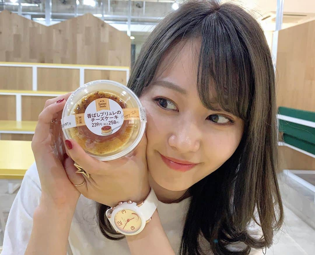 門脇佳奈子さんのインスタグラム写真 - (門脇佳奈子Instagram)「⭐️ #youtube でも紹介したこのチーズケーキほんっまにおいしい😋♥️ * * * #ファミマ  #ファミマスイーツ * よければ動画の方もまたみてくださいなっ😋 https://youtu.be/4P1cg6fA-7Q」10月2日 14時54分 - kanakoofficial