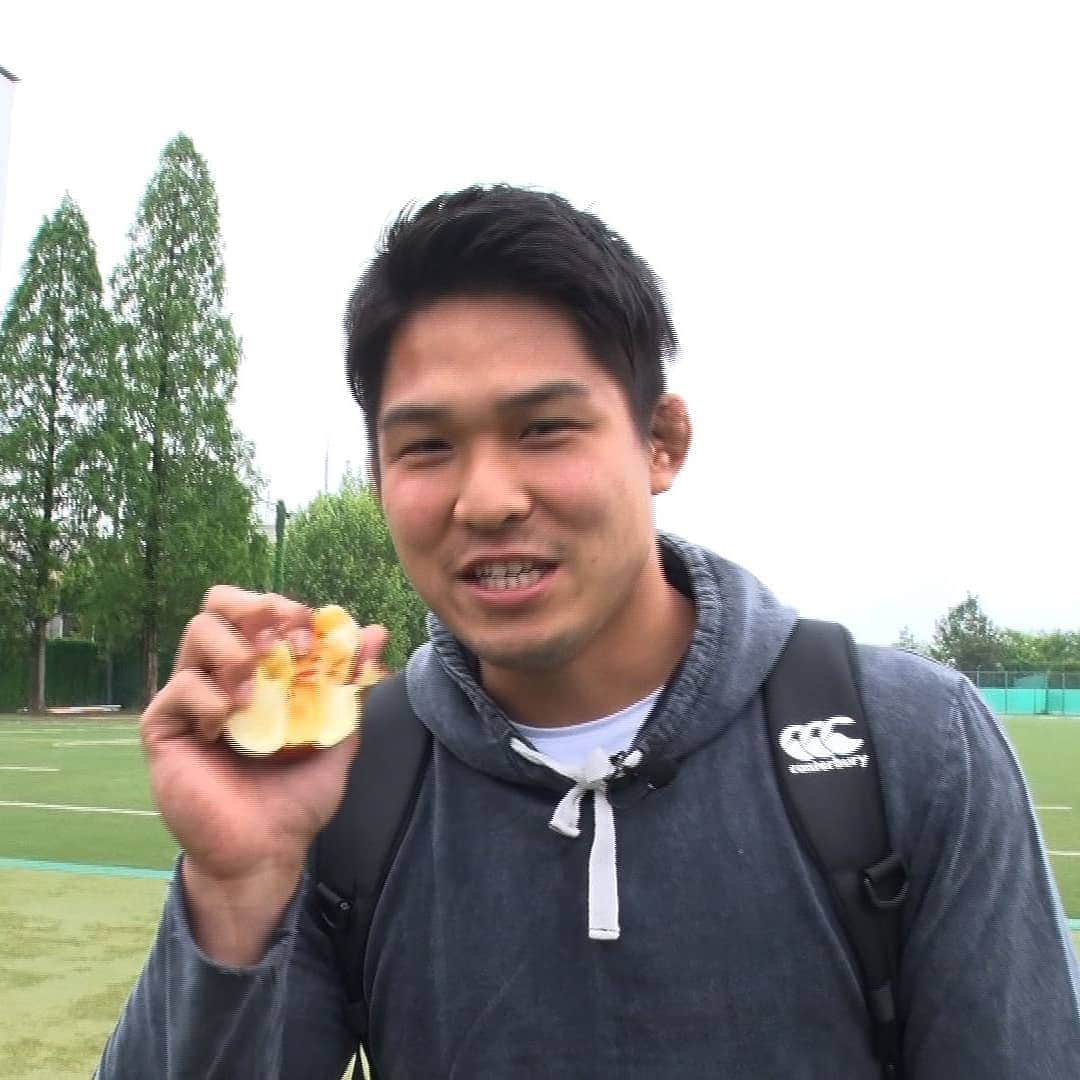 日本テレビ「POWERフレーズ」のインスタグラム：「＃ラグビー ＃姫野和樹 選手の  #こぼれ話 ①  高校生の時、 担任の先生と腕相撲することになり 姫野選手の力が強すぎたためか、 先生の腕の骨を 折ってしまったそうです。  #姫野 選手の後編は、 10月6日(日) 夜6:55～  #RWC2019 #ワールドカップ #ラグビー #日本代表 #姫野和樹 選手 #POWERフレーズ #腕力」