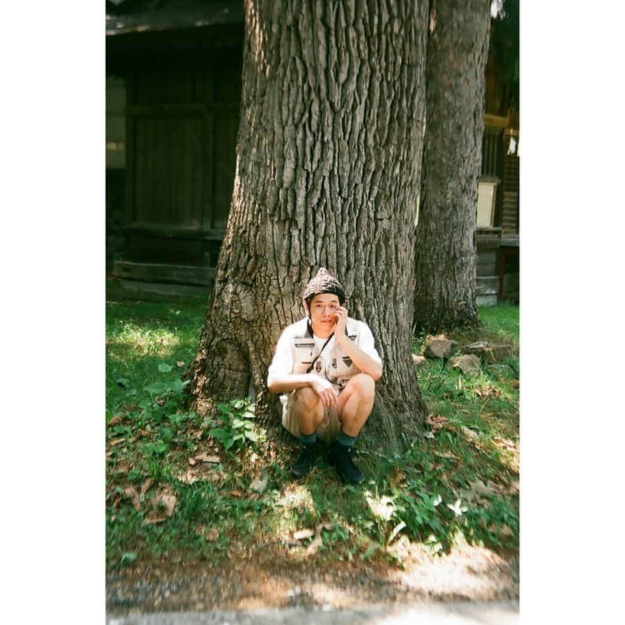 のインスタグラム：「Film by Kotori Kawashima #川島小鳥  Shooting for Columbia @columbia_jp @kawashimakotori_to_columbia  Location Higashikawa, Hokkaido @higashikawa_pf , Toshiyuki Yanome @alex_toshi  Stylist Momomi Kanda @momomi_kanda  Editor Yusuke Osawa @crawford_high , Satoko Muroga @satokomuroga (RCKT/Rocket Company)」