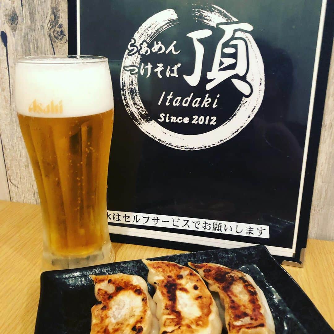 norimotoさんのインスタグラム写真 - (norimotoInstagram)「期間限定！  最初のビール🍺一杯に なんと！ 餃子🥟3個をサービス致します。 ビールのおつまみに最高です！  お気軽にスタッフにお声がけしてください！🍥#中板橋 #ラーメン #つけ麺 #餃子 #頂」10月2日 15時51分 - itadaki_noodle
