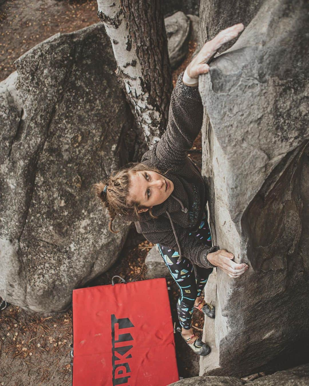 カロリーネ・ジンフーバーさんのインスタグラム写真 - (カロリーネ・ジンフーバーInstagram)「back home after a few days at the @womensbouldering festival in #fontainebleau 🌲 really enjoyed meeting tons of new people 👯‍♀️ see you next year 🥳 📷 @lenadrapella  @sosolid_official @belmezattitude @frictionlabs @scarpa_at @natureclimbing . . .  #climbing_is_my_passion #climbing_worldwide #girlswhoclimb #c_l_i_m_b #doyouboulder #mountaingirls #getoutside #womenrockclimbing #climbinginspiration #climbing_pictures_of_instagram #climbing_lovers #climb_girls #climbing #klettern #bouldern #france #natureclimbing #scarpaclimb #frictionlabs #bouldern #bouldering」10月2日 15時48分 - karo_sinnhuber