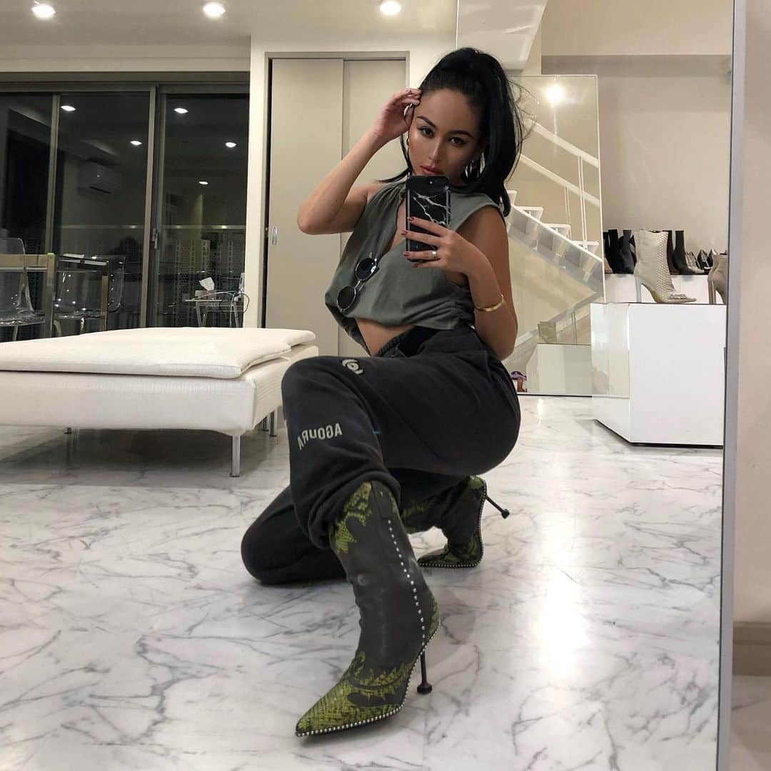 YELLO ウエスタンブーツ 紛らわしく 