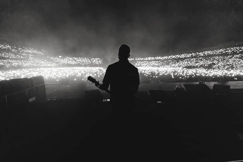 フー・ファイターズのインスタグラム：「🇨🇴 THANK YOU BOGOTA!!! 🇨🇴 . Photos: @scarlet_bucket」