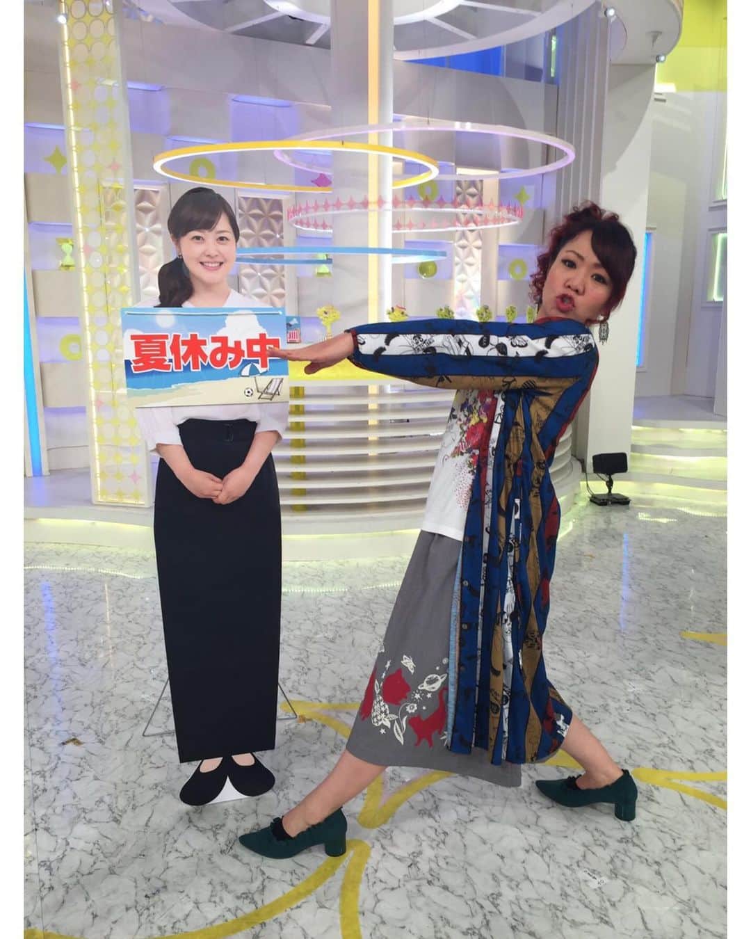 マキシマム ザ ホルモンのインスタグラム：「‪前回のザワつきが記憶に新しい中、まさかのスッキリ２回目の登場でした！図々しい！ 前回のスッキリポーズが下手すぎて凹んだからリベンジできて良かった！しかし足と背中が攣る寸前で完全に老い…。‬ ‪夏休み中の水卜ちゃんに会えなかったのは残念だったけど、ゲストのチョコプラに会えて「爆アゲ〜！」 byナヲ‬  #マキシマムザホルモン #スッキリ #チョコレートプラネット」