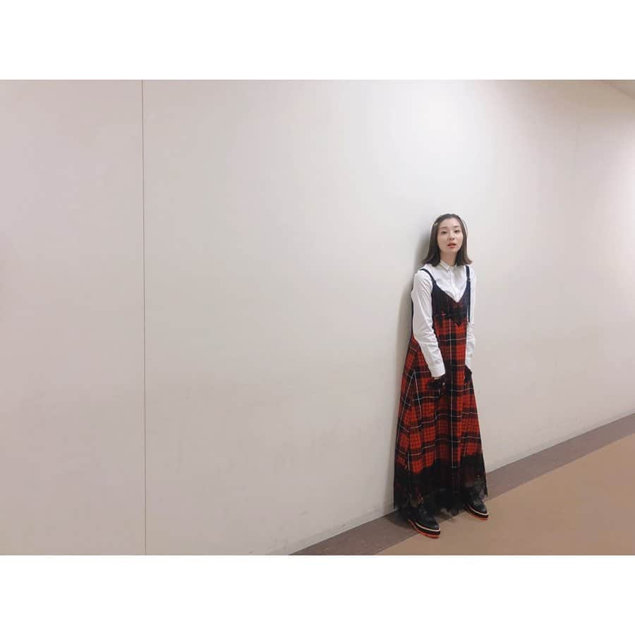 足立梨花さんのインスタグラム写真 - (足立梨花Instagram)「全力脱力タイムズ﻿👗. ワンピース @ezumi.official﻿ ﻿ シャツ﻿ @peserico_official」10月2日 17時51分 - adacchee