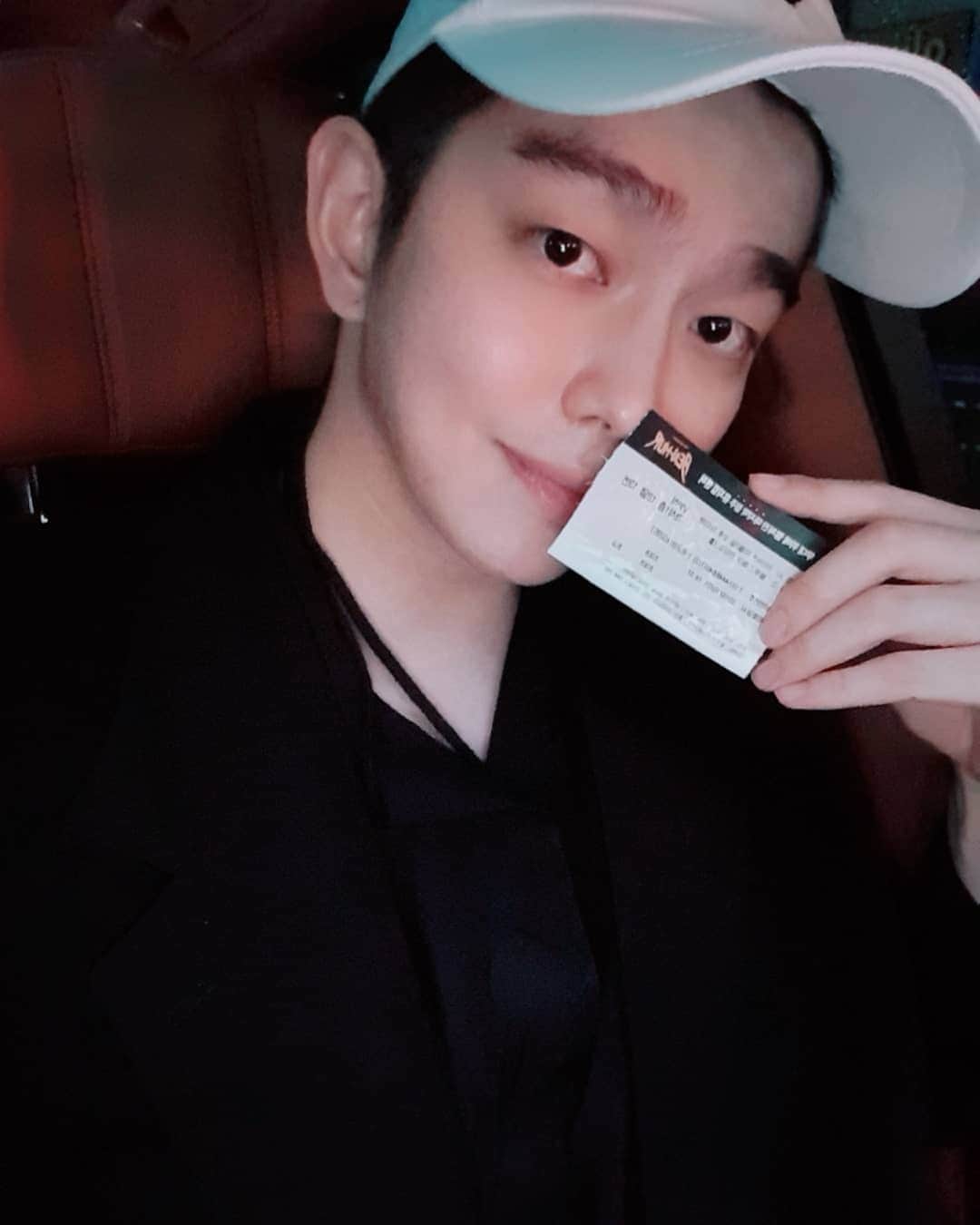 ユン・ギュンサンのインスタグラム：「#융귱상  뮤지컬 #벤허 #서지영 선배님 너무 감사하고 너무 좋은공연 너무나 너무나 잘보고 갑니다♡」
