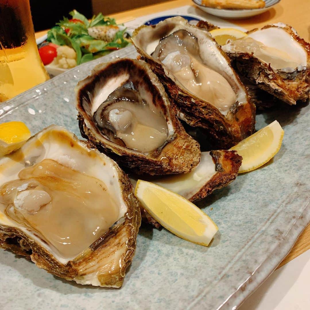 新村あかりのインスタグラム：「牡蠣食べてたら真珠みたいなん出てきたw すごくねえ〜〜🥺💓？？？？」