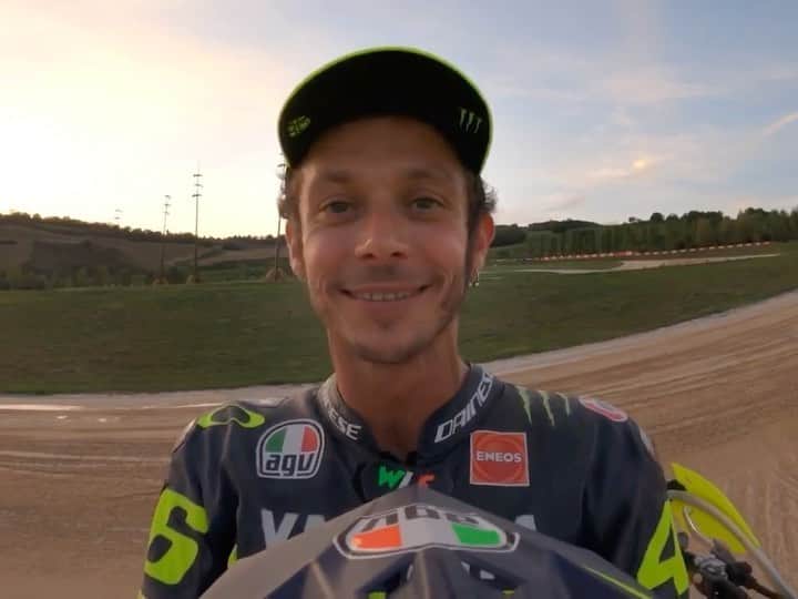 バレンティーノ・ロッシのインスタグラム：「A day at the MotoRanch with the new GoPro8 🎥 #GoProHERO8 #HyperSmooth #GoProMoto #ThisIsAction」