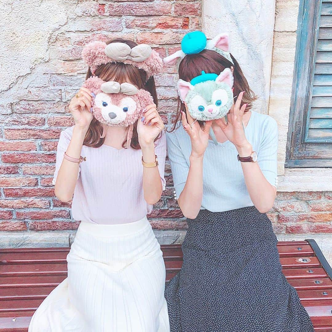 のインスタグラム：「. . メイ より ジェラ のが しっくり くる 🐈 . . tops : @lerevevaniller skirt : @randa_pic watch : @nordgreenofficial_japan . . #tokyodisneysea #tds #fashion #東京ディズニーシー #ディズニーシー #イヤーハット  #双子コーデ #シェリーメイコーデ #ジェラトーニコーデ #ディズニーバウンド #あずりい #code #tds #pr @lerevevaniller #lerevevaniller #vaniller_style lvn411-0536」