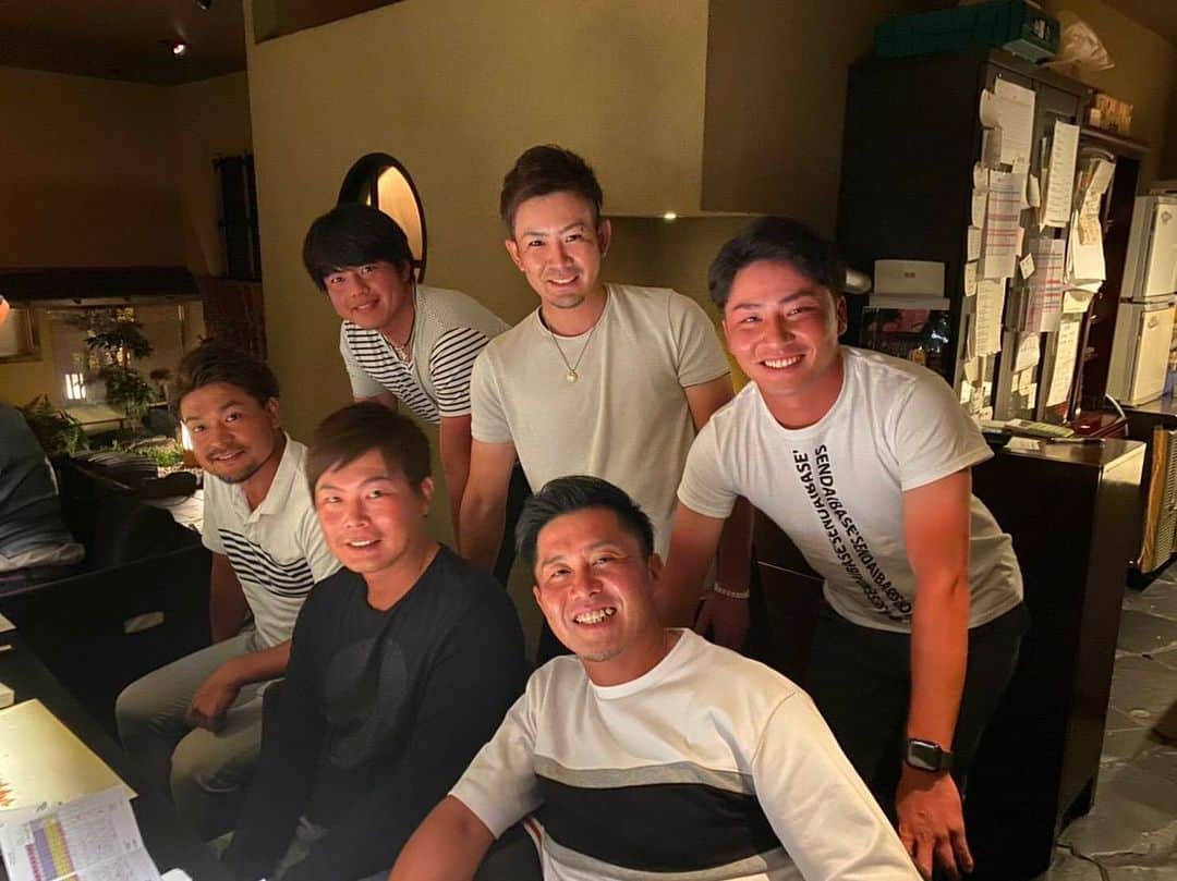 塩見好輝のインスタグラム：「月曜日の名古屋飯‼︎ プロゴルファー集合しました。 楽しい夜になりました🙆‍♂️ 明日から東海クラシックです⛳️ 精一杯頑張るので応援宜しくお願いします💪  #プロゴルファー#ゴルフ男子#ゴルフ女子 #名古屋#名古屋飯#東海クラシック」