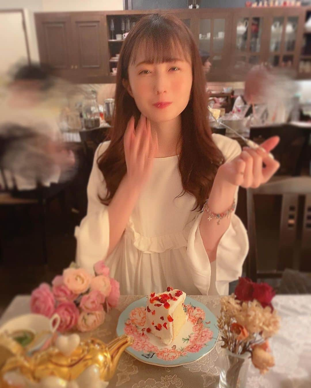 増澤璃凜子さんのインスタグラム写真 - (増澤璃凜子Instagram)「金曜日にお知らせがあります🌷 . 覚えててね🥰  #増澤璃凜子 #リリコマスザワ #cafeacorite」10月2日 18時51分 - ririkomasuzawa