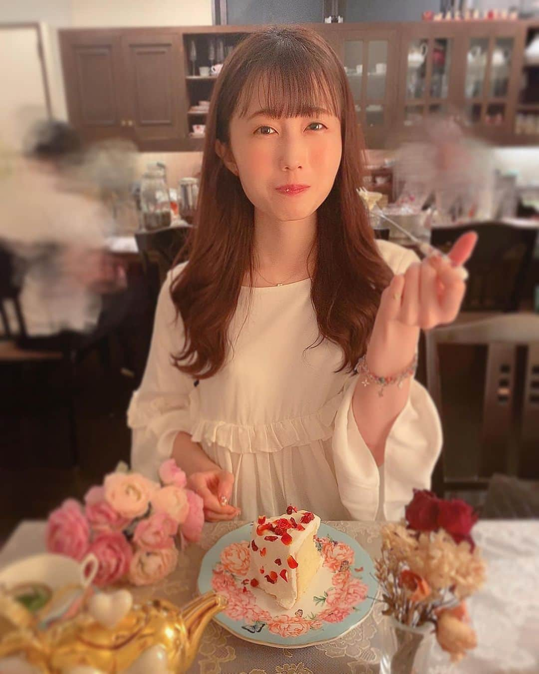 増澤璃凜子さんのインスタグラム写真 - (増澤璃凜子Instagram)「金曜日にお知らせがあります🌷 . 覚えててね🥰  #増澤璃凜子 #リリコマスザワ #cafeacorite」10月2日 18時51分 - ririkomasuzawa