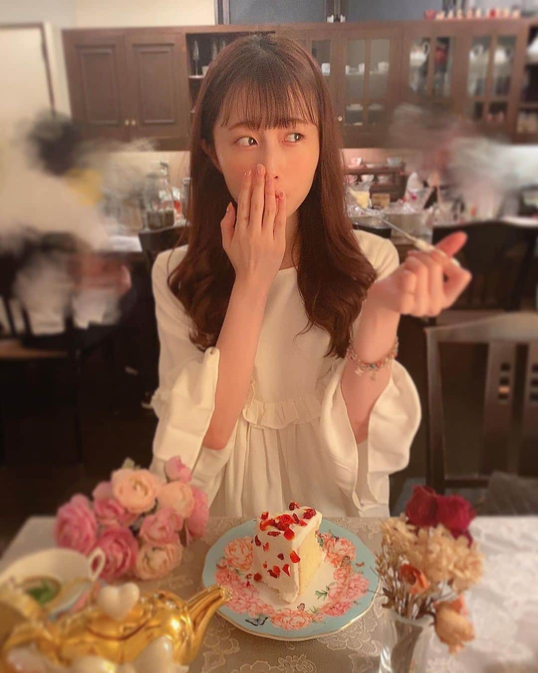 増澤璃凜子さんのインスタグラム写真 - (増澤璃凜子Instagram)「金曜日にお知らせがあります🌷 . 覚えててね🥰  #増澤璃凜子 #リリコマスザワ #cafeacorite」10月2日 18時51分 - ririkomasuzawa