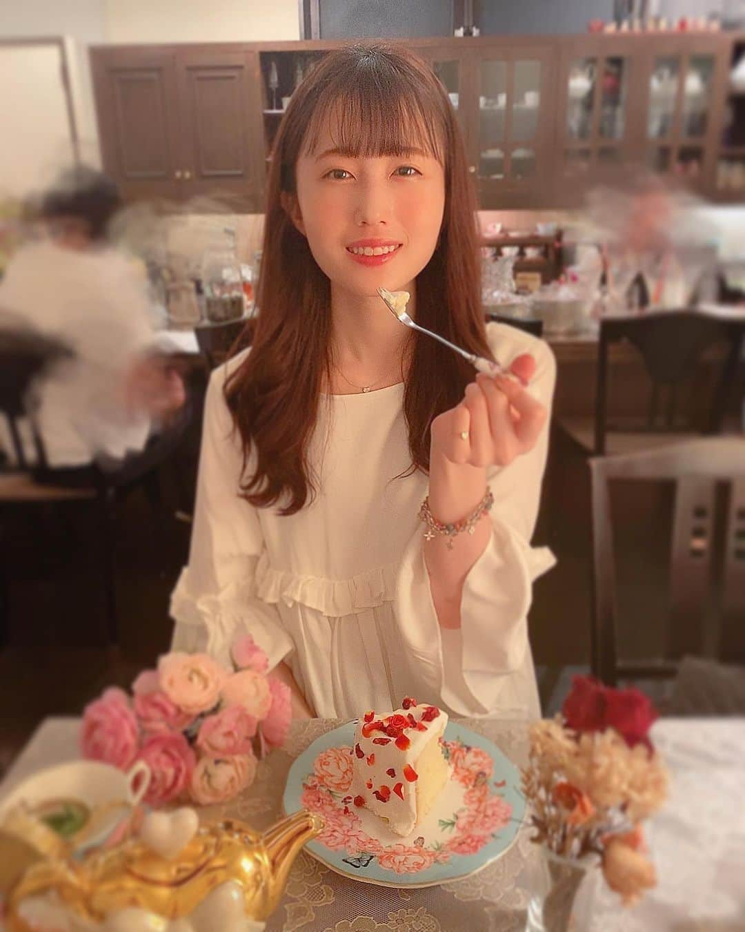 増澤璃凜子さんのインスタグラム写真 - (増澤璃凜子Instagram)「金曜日にお知らせがあります🌷 . 覚えててね🥰  #増澤璃凜子 #リリコマスザワ #cafeacorite」10月2日 18時51分 - ririkomasuzawa