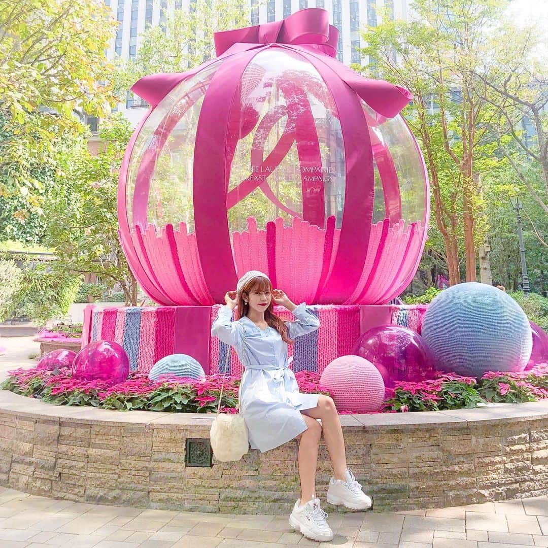 tomomi ❤︎ よしはしともみ ❤︎さんのインスタグラム写真 - (tomomi ❤︎ よしはしともみ ❤︎Instagram)「. . 可愛いすぎるピンクスポット🐩💒 丸の内のピンクリボンガーデンにいってきたよ〜💍🎀 . 夕方の17:00〜からはライトアップもしてるみたい🎆 . 周りのお店とかもピンクの席になってたり ラブリー全開だった🥳💗💕 . コーディネートは 帽子もワンピも @pinklush.jp だよ💎 . #pinkribbon #marunouchi #marunouchibricksquare #ootd #fila #pinklush #ピンクリボン #ピンクリボンガーデン #ピンクリボン2019 #フォトジェニックスポット #フォトスポット #ピンクスポット #丸の内 #丸の内ガーデン #丸の内ブリックスクエア #丸の内ピンクリボンガーデン」10月2日 18時52分 - tomomi_yoshihashi