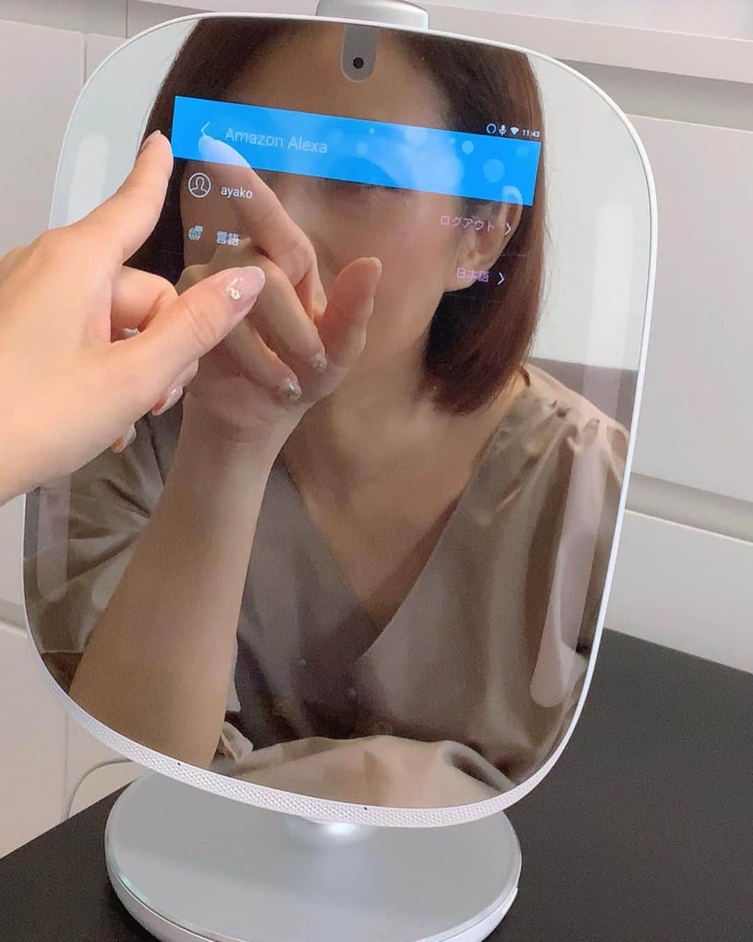 宮田綾子さんのインスタグラム写真 - (宮田綾子Instagram)「ハイヒールLOVERS Ayako⁑  鏡よ鏡✨ これ、すごーいスマートミラーだよ！  @himirror_jp  大きくて見やすいのはもちろんだけど なんと、スキンアナライザーで肌の状態を7項目でチェックもしてくれるの！毛穴とクマケアがんばる😭 ビューティーボックスでは、バーコードで使用している化粧品を登録すると肌に合った効率的なスキンケア方法を提案してくれるよ バーコードで読み取りされない場合は商品検索してみてね メイクアップ用ライトは5つのシーン、色温度調整や明るさ調整可能だから見やすい！ さらにはAmazon Alexaが内蔵されていてるからAlexaにたとえば今日の天気を聞けば教えてくれるの メイクタイムがすごく楽しくなっちゃう♪ またメイク動画も撮るね！ 詳しくは @himirror_jp をチェックしてみてね  #ハイミラー #HiMirror #肌分析 #スキンケア #美容家電 #PR #ハイヒールLOVERS #宮田綾子 #メイク #メイク動画 #コスメ #化粧」10月2日 19時05分 - ayako__miyata