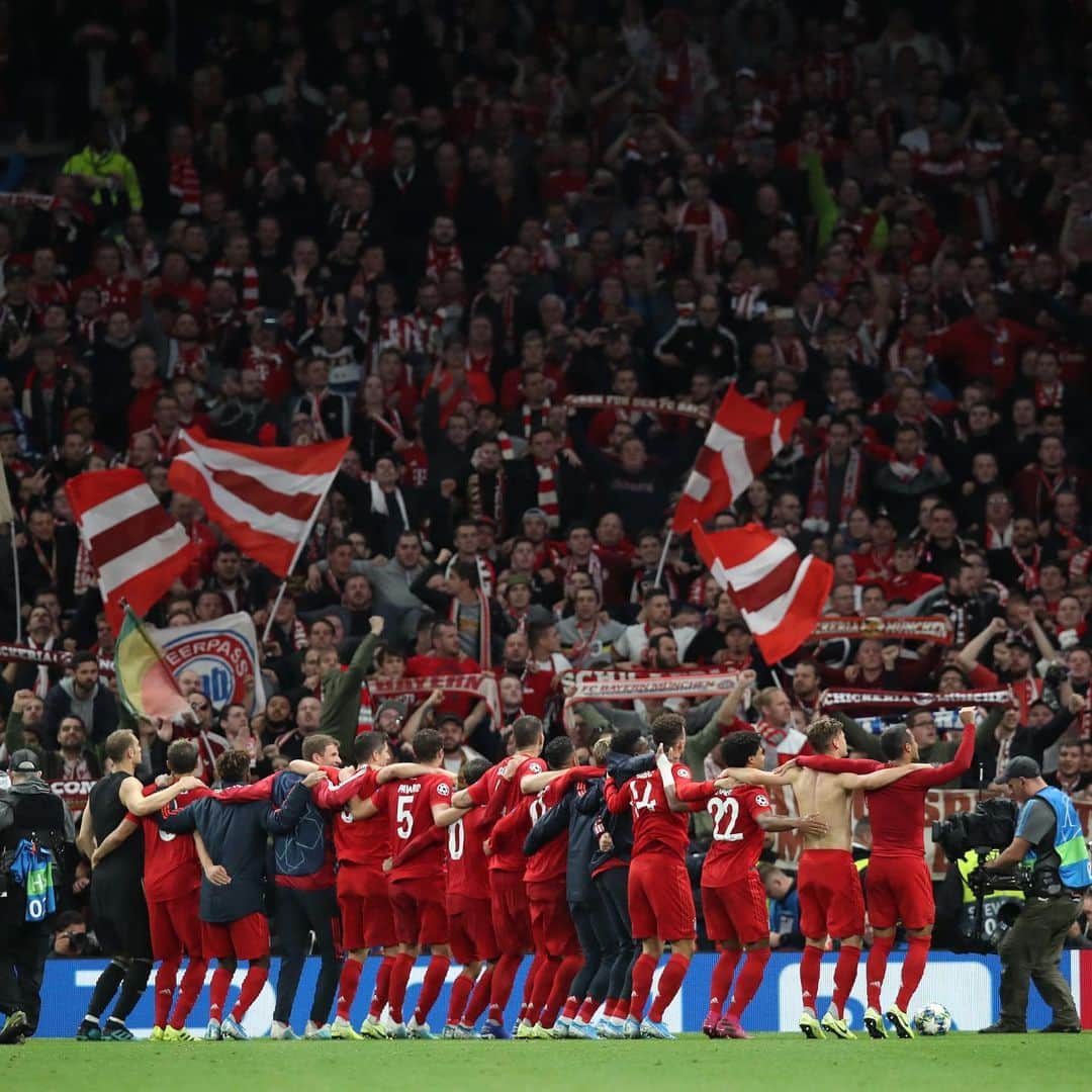 トーマス・ミュラーのインスタグラム：「This is why we love football ⚽️ what a win! what a performance of @sergegnabry 🤩🥳👏🏻⚽️🏆#championsleague #miasanmia #fcbayern #greatatmosphere #showmustgoon」