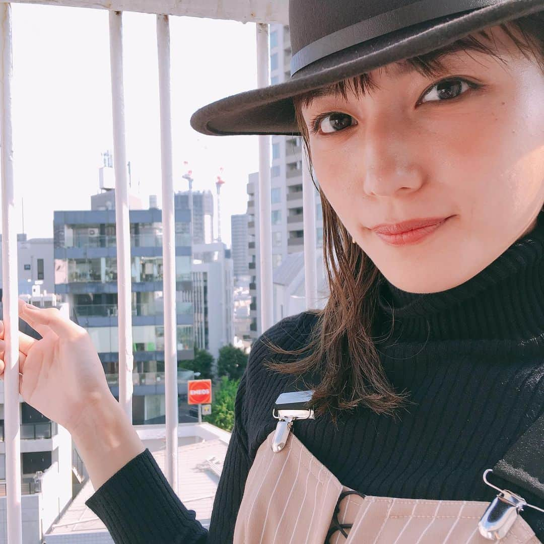 アール編集部さんのインスタグラム写真 - (アール編集部Instagram)「秋めく川口春奈さん、ただただ眼福🙏😭💞 . 猛暑日の撮影だったのですが、軽やか〜に着こなすプロの技… . 秋の風感じてください🍁  #スタッフは汗だく #暑さの中でもこの微笑み #天使なのかな👼  #川口春奈 #ar10月号 #ar_magazine」10月2日 19時18分 - ar_magazine