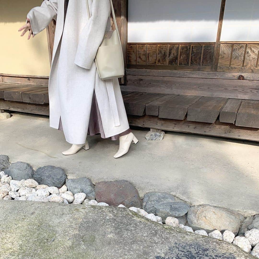 のインスタグラム：「🍂💭 oatmeal🦙 ・ NUEoriginalのwool coatが どっちの色も可愛すぎて🥺♡ #キャメルと2色だよ #手👋🏻笑 #NUEbyas #ハンドメイドコート」