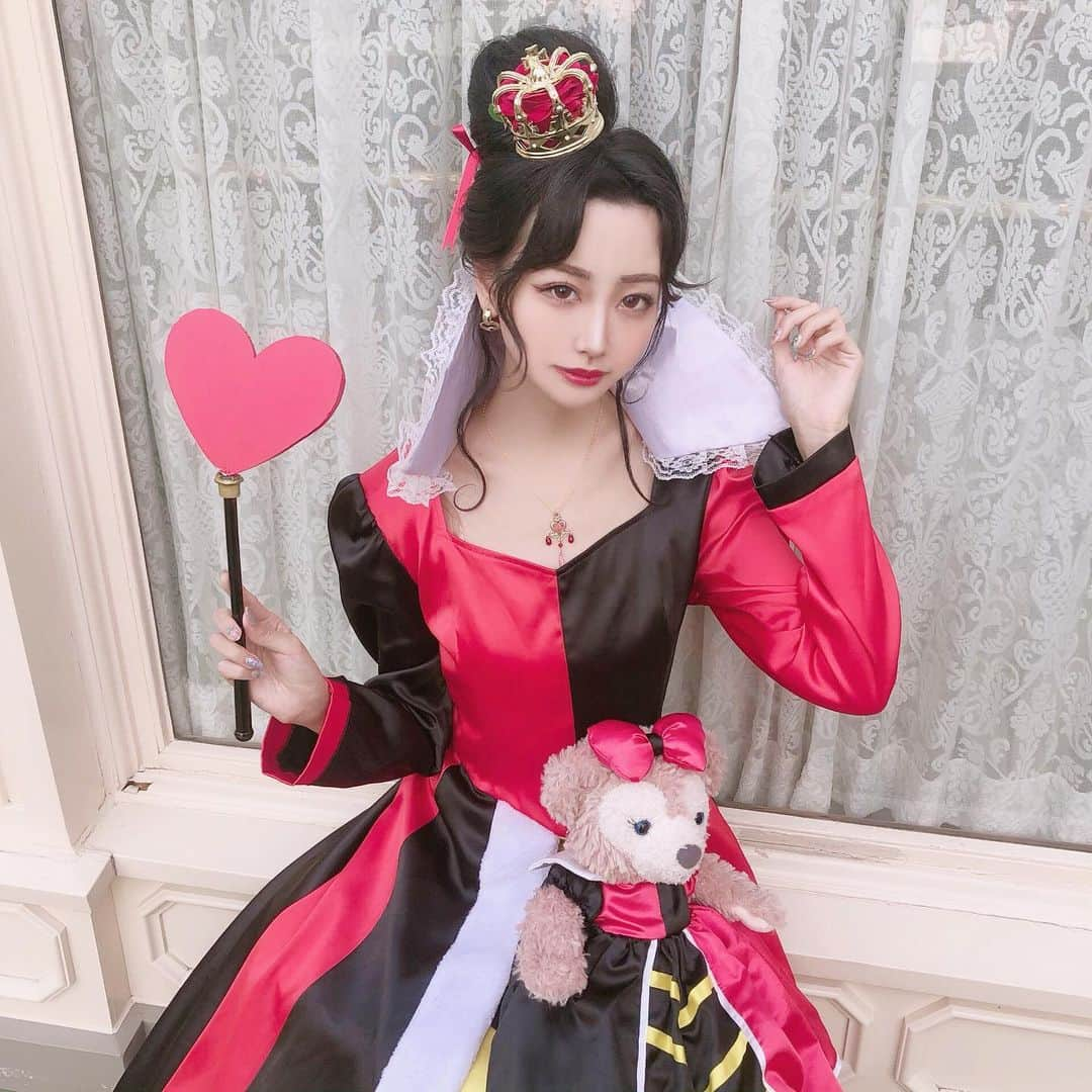 さきぼんさんのインスタグラム写真 - (さきぼんInstagram)「アップ♥️♠️ またヴィランズ投稿はじめるね😈 . ヘアセットは @astonish.salon ♥️♠️ 本格的プリンセスヘアセット￥2490 だよ(⸝⸝⸝´꒳`⸝⸝⸝) . #Halloween#DisneyHalloween#Disney#disneyland #Disneyvillains#villains#Dハロ#Dハロ仮装#ディズニーハロウィーン#ディズニーハロウィーン2019#ハロウィン#ハロウィン仮装#ヴィランズ#ヴィランズ仮装#アースラ#マレフィセント #不思議の国のアリス #トランプの女王 #ハートの女王 #シェリーメイ #ShellieMay #灯mawaliキャンペーン #ディズニーハロウィン #さきぼんディズニー #さきぼんハロウィン🎃」10月2日 19時33分 - sakibon69