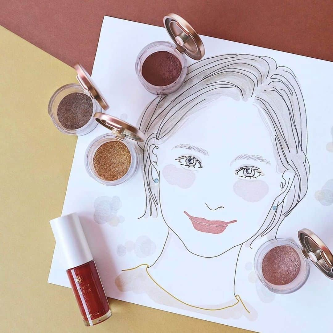 南夏希さんのインスタグラム写真 - (南夏希Instagram)「@onlyminerals  2019Autumn/Winter💄 .  人気ヘア&メイクアップアーティスト 長井かおりさん提案メイク術、 引き続きイラスト描いてます◎ .  瞼にカーキ、目尻にジンジャー🕺 ハンサムね、好き💋 . . . . -------- ✂︎ -------- .  2020年のスケジュール帳について、 たくさんお問合わせありがとうございます😂✨ . .  2020年のスケジュール帳の販売は残念ながらありません🙇‍♀️ 使ってくださってたみなさん、 ほんとにありがとうございます( ; _ ; )/ . . 問い合わせ頂く度に、 使ってもらえてたんだなあ〜と実感してます。 ほんとにうれしい！ . .  これを機に、 スケジュール帳ではないのですが、 カレンダーでも作ろうかと思ってるんだがどうだろう…🤔 (書き込めるタイプの卓上) . . #onlyminerals #illust#drawing#illustration#fashion##ファッションイラスト#おしゃれ#イラスト#イラストレーター#Illustrator#iphone#art#design#落書き#illustrator#南夏希#目で見るハッピー」10月2日 19時42分 - punipuni729