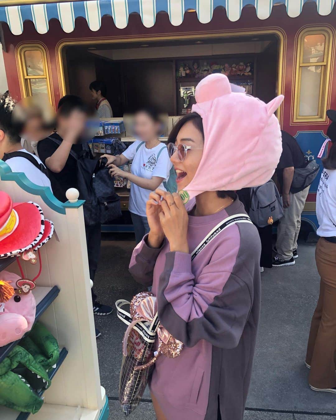 のインスタグラム：「#The女子　じゃん🐷🐷 ちるってみた🕶💜 （とか初めて言ってみた笑笑」