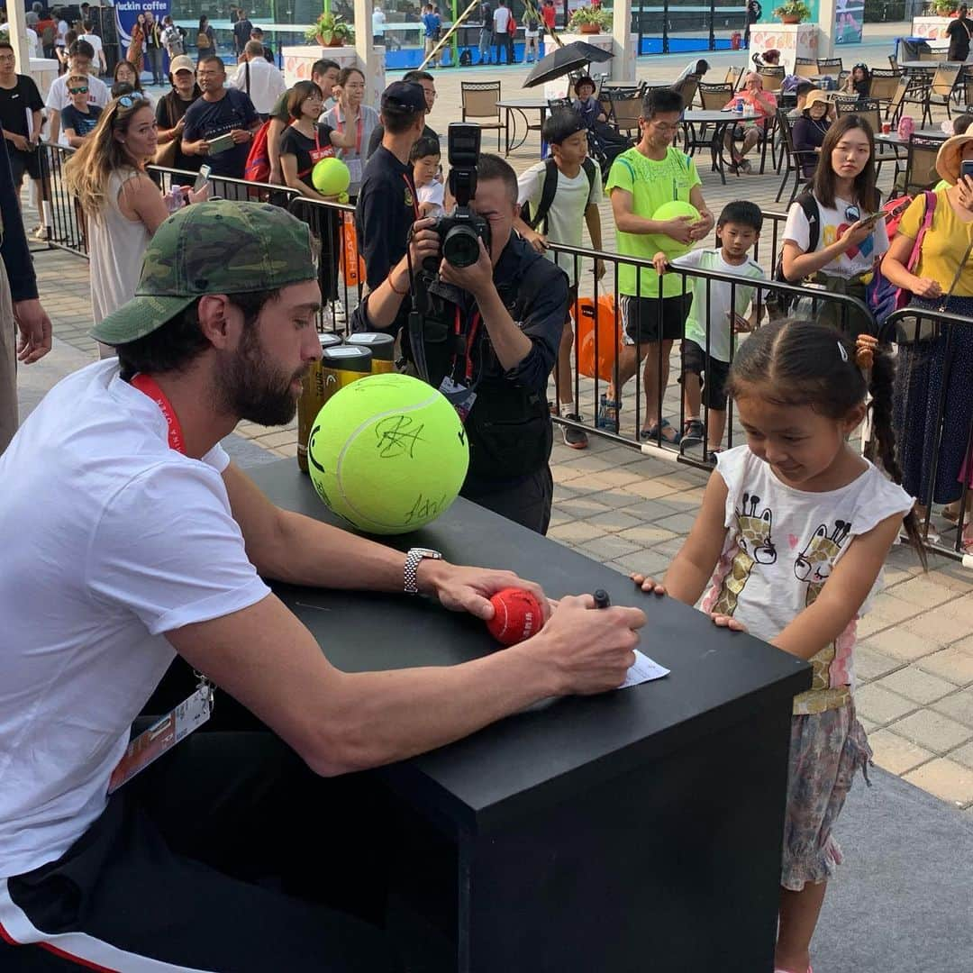 ニコロズ・バシラシビリのインスタグラム：「❤️ 🇨🇳」