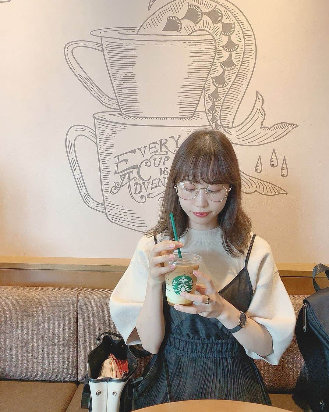 Yukiさんのインスタグラム写真 - (YukiInstagram)「day off ㅤㅤㅤㅤㅤㅤㅤㅤㅤㅤㅤㅤㅤ スイートポテトゴールドマキアート 美味しかった ♡ 🍠☕️ 髪伸びるのが早いんだよなぁ 🥺笑 風強いと思ってスプレー振ったけど オイルだけにすればよかった… 😶 しばらく髪は伸ばします ♡ そうそう、今年のクリスマスコフレ 💄 欲しいものが沢山あって悩み中 🤔💋 ㅤㅤㅤㅤㅤㅤㅤㅤㅤㅤㅤㅤㅤ #starbuckscoffee #starbuckscoffeejapan #SNIDEL #balenciaga #今日のコーデ #スタバ #スタバ新作 #スイートポテトゴールドマキアート #秋 #スナイデル」10月2日 19時53分 - yukii061