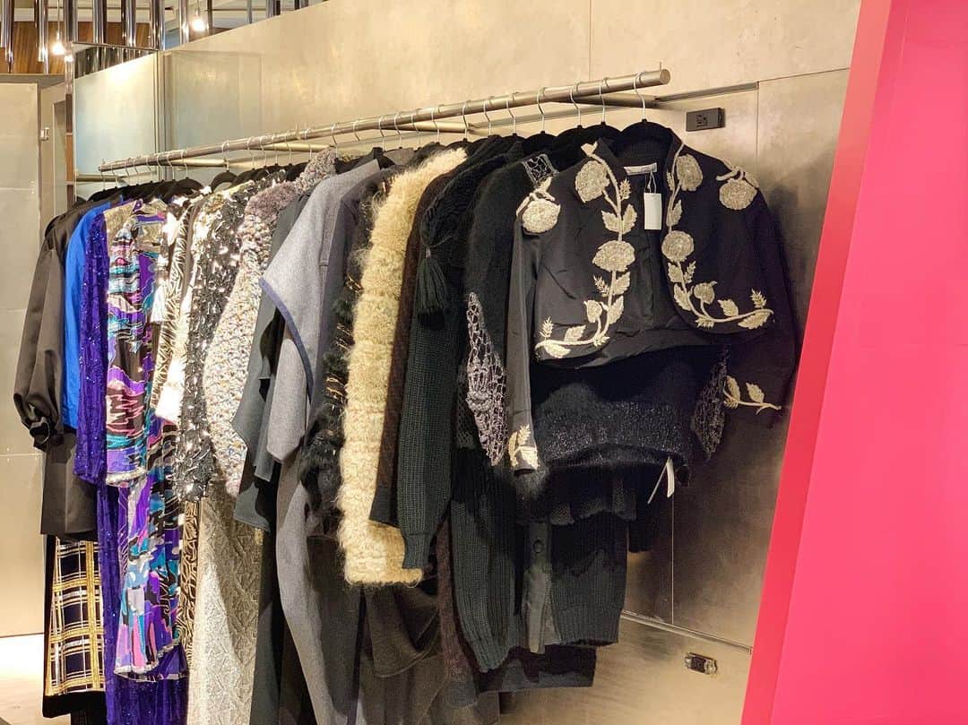 ISETAN PARK netさんのインスタグラム写真 - (ISETAN PARK netInstagram)「『SPUR』創刊30周年を記念した、モードなショッピングモールが伊勢丹新宿店に出現💐﻿ ﻿ NY🗽ヴィンテージマーケット﻿ ここでしか手に入らない１点物を✨✨﻿ ﻿ SPUR MALL﻿ 2019.10.2 wed - 10.8 tue﻿ 伊勢丹新宿店本館3階＝センターパーク/ザ･ステージ＃3﻿ ﻿ @spurmagazine﻿ #spur #suprmagazine #spurmall #fashion #vintage #vintagefashion #NY #NYfashion﻿ #シュプール #シュプールモール #ファッション#ヴィンテージマーケット #ヴィンテージ #ヴィンテージファッション #ファッション #モード #NYファッション #古着 #新宿 #伊勢丹 #新宿伊勢丹 #伊勢丹新宿店﻿」10月2日 20時06分 - isetan_shinjuku