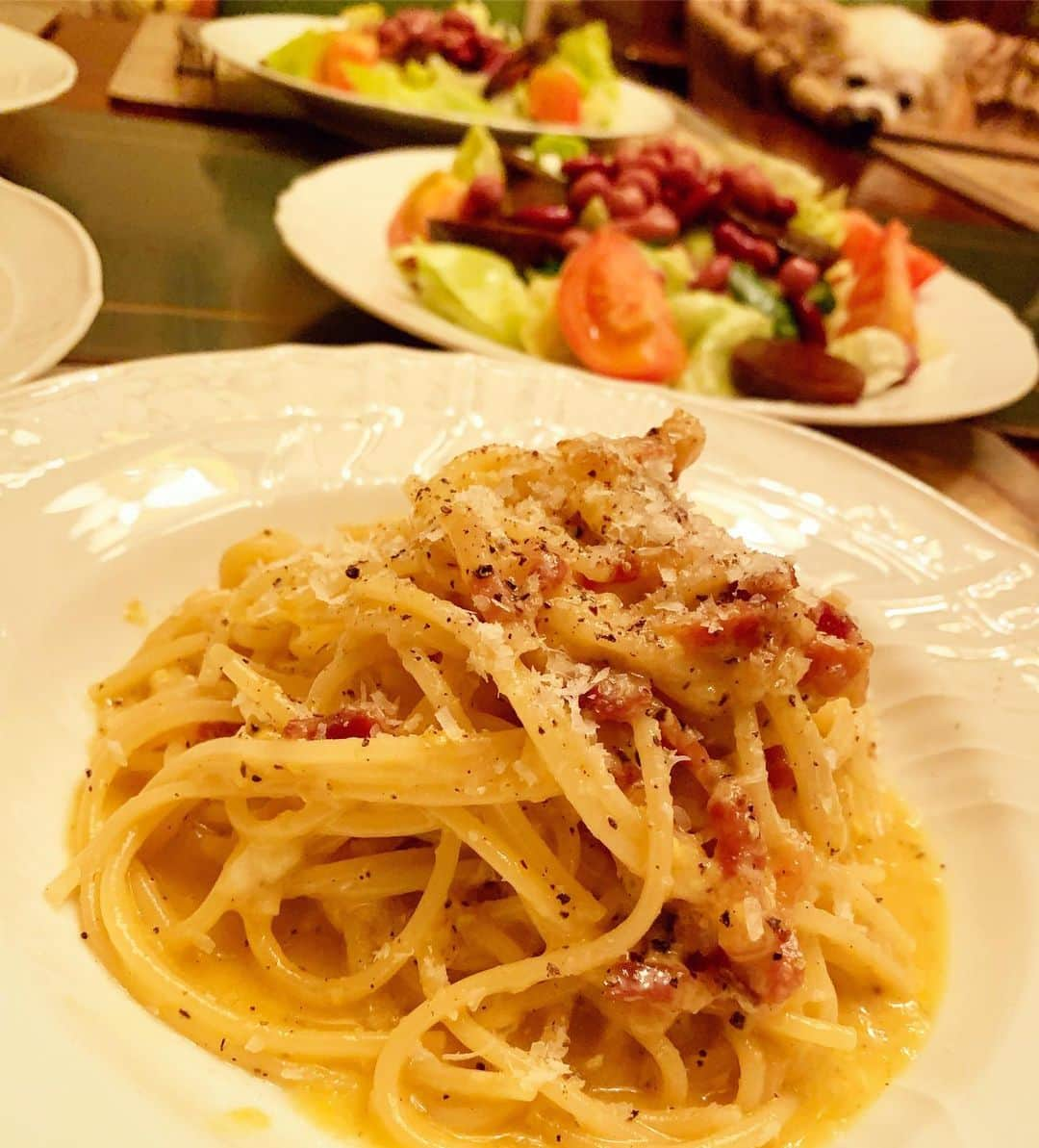 小堀ケネスさんのインスタグラム写真 - (小堀ケネスInstagram)「Made dinner for my family in Kobe today!  日々の感謝を込めて実家の皆さんにディナー作りました〜！😋 #notdrunk #kobe #daddy #dinner #carbonara #パパご飯 #神戸 #実家 #日々感謝です  @mariakamiyama」10月2日 20時08分 - kenkob0903