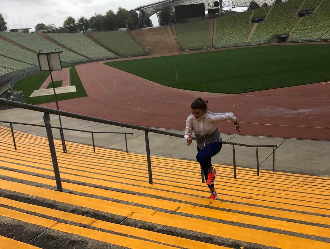 Katrin Fehmさんのインスタグラム写真 - (Katrin FehmInstagram)「All the stairs up! Hard training sessions got me back to reality. 😛 Wind, rain, lactat and pain are the factors for gain(s).💪🏽🌚 . 📸 @lexbu . . #trackgirl #olympicstadium #münchen #munich #stairstprints #trackandfield #gainz #sprinter #healthy #lovelife #getinshape」10月2日 20時24分 - katifehm