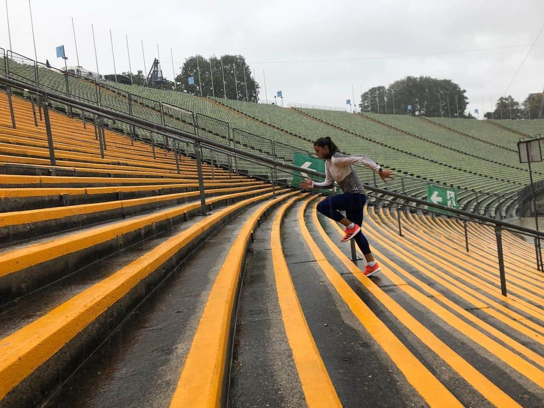 Katrin Fehmのインスタグラム：「All the stairs up! Hard training sessions got me back to reality. 😛 Wind, rain, lactat and pain are the factors for gain(s).💪🏽🌚 . 📸 @lexbu . . #trackgirl #olympicstadium #münchen #munich #stairstprints #trackandfield #gainz #sprinter #healthy #lovelife #getinshape」