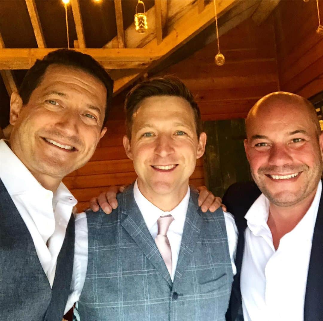 サッシャ・ロイズさんのインスタグラム写真 - (サッシャ・ロイズInstagram)「Magical wedding in the English countryside. Congratulations to Haydn and Helen. So happy to celebrate this day with you. #oldfriends #theboysofwoking #gsa」10月2日 20時28分 - mrsasharoiz