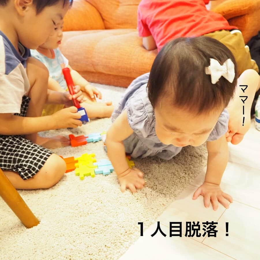 makikoさんのインスタグラム写真 - (makikoInstagram)「❤︎ おうちが離れてもたくさん遊んでくれるこうちゃん、ゆうちゃん👦🏻👶🏻❤️ ．  こうちゃんと遊んでたと思ったらなんか泣いてたエイト😂 ．  もう赤ちゃんの頃から毎回このパターン（笑）🤣🤣 ．  3年前と何も変わってない（笑）🤷🏻‍♀️ ．  そしてお兄ちゃんチームと赤ちゃんチームが一緒に遊ぶのはまだ無理なようです😅🙌🏻 ．  #泣き虫 #すぐこの顔する #への字口 #泣き顔はことちゃんと似てる #0歳 #生後13ヶ月 #4歳 #兄妹 #親バカ部」10月2日 20時33分 - batako93
