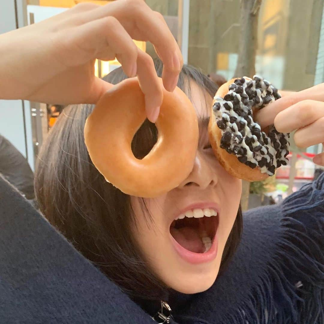 森七菜さんのインスタグラム写真 - (森七菜Instagram)「ドーナツ🍩🍩 #おやつタイム #差し入れでいただいたドーナツ #嬉しくてテンション高め #この後美味しくいただきました #ドーナツめがね」10月2日 21時16分 - morinana_official