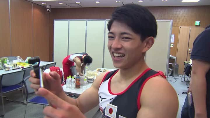 テレビ朝日「体操」のインスタグラム：「【潜入！体操ニッポン！！】 今年７月ポスター撮影の際、谷川翔選手にカメラで撮影してもらいました！ 谷川兄弟の仲の良さと、最年少・橋本大輝選手がチームに溶け込んでいる 良い雰囲気が伝わって来ます！  #音あり推奨 #世界体操 #１０月８日～ #テレビ朝日にて中継 #体操 #gymanastics #谷川翔 #谷川航 #橋本大輝」