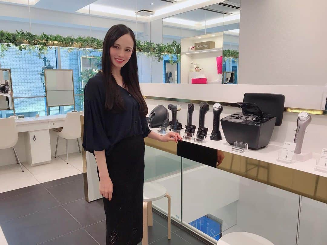 大湖せしるさんのインスタグラム写真 - (大湖せしるInstagram)「﻿ ﻿ 銀座にある﻿ Panasonic Beauty SALONで﻿ セルフエステコースを﻿ 体験してきました﻿ ﻿ お肌診断もして頂けて﻿ その結果に合ったコースを選択﻿ ﻿ ビューティアーティストさんが﻿ イオンエフェクターやスチーマーの使い方を﻿ 丁寧にレクチャーして下さって﻿ あっという間に セルフエステ完了﻿ ﻿ もうお肌が！！！﻿ もっちもちのツヤツヤ！！！﻿ ﻿ 毎日パックはしてるけど、﻿ やっぱり内側からの潤いには﻿ 敵わないなーと実感﻿ ﻿ これからの季節、﻿ 乾燥に負けないためにも﻿ 日頃からのケアが大切ですね﻿ ﻿ 皆様もぜひ、﻿ 体験しに行ってみて下さいっ﻿ お肌がぷるぷるになって﻿ 心も身体も軽くなっちゃいますよ♪﻿ ﻿ ﻿#パナソニックビューティサロン  #銀座 #セルフエステ #体験  #イオンエフェクター #スチーマー  #ナノイー #イオン #美顔器 #保湿  #エイジングケア #スキンケア #美肌 #ハリ #ツヤ #弾力 #もちもち  #panasonicbeauty #panasonic #ginza」10月2日 21時30分 - cecile_daigo