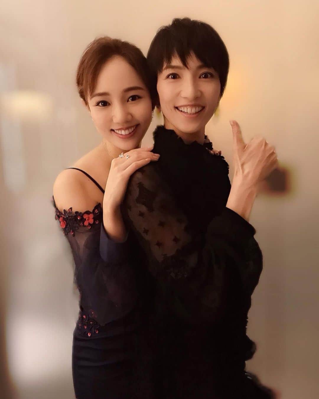 のインスタグラム：「「with my Wish …」の嬉しい嬉しいお客様…❤️﻿ ﻿ #早霧せいな さん✨﻿ 不器用な私を誰よりもよく知ってくださっている方。温かいお言葉を掛けて頂き、胸がいっぱいになりました…🍀﻿ ﻿ #朝風れい さん✨﻿ ショーの開演前に、とても心に響くメッセージをくださったのです💌れーれさんのお陰で緊張が解れ、身体がフッと軽くなりました😭💕﻿ ﻿ #吉元美里衣 さん✨﻿ 「GHOST」の振付助手さんとしてお世話になり、その後はプライベートでもグングンご縁が深まっている美里衣さん💕また近々…😋﻿ ﻿ お三方以外にも、沢山の方々が足を運んでくださいました😌感謝してもしきれません。本当にありがとうございました！﻿ ﻿ 明日はいよいよ朗読劇📖✨﻿ 「逃げるは恥だが役に立つ」の世界で、皆様をお待ちしております。。。☺️💕」