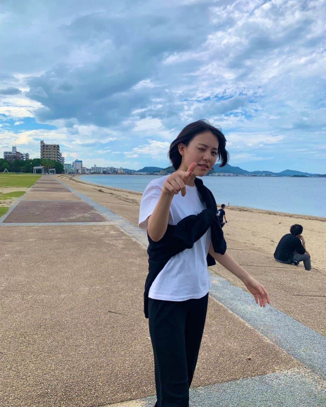 のインスタグラム：「お初の地での撮影を終えまして、﻿ 一足早く東京に戻ってまいりました☺︎﻿ とっても温かく楽しい現場で、帰る時ちびょっと寂しかったです。﻿ 皆様が無事終えることができますように！﻿ 情報解禁お楽しみに✈️﻿ ﻿ #ご飯が美味しい場所」