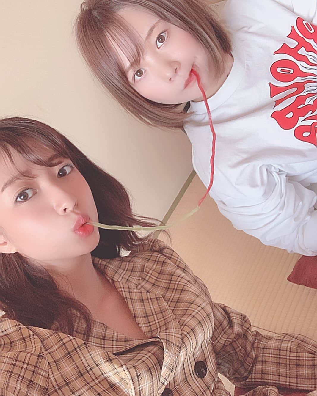 大貫彩香さんのインスタグラム写真 - (大貫彩香Instagram)「楽しかったぁぁ ありがとう✨ 大好き💕 まなてぃーさやか特集　 はあ〜愉快だった！笑 衣装の関係でまだ 載せれない写真がたくさん おやつで持っていったひもQ皆でお部屋でシェアしたよ〜グラビアアイドルの修学旅行の様な撮影でした❣️❣️ たくさんの人に支えられて、 感謝でいっぱいです✨ 大勢の豪華な被写体の皆さん、 素敵なスタッフの皆さんとの撮り下ろし が叶う機会でした！ 今日はひとまずゆる〜いお写真を〜☺️happy」10月2日 21時59分 - sayaka_oonuki