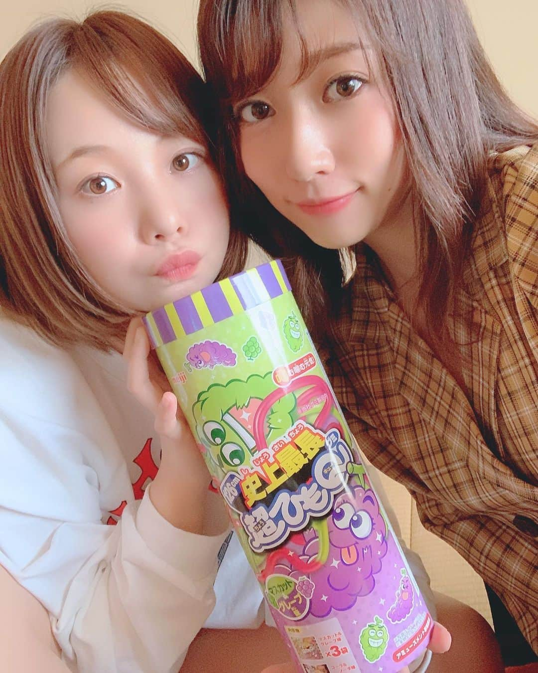 大貫彩香さんのインスタグラム写真 - (大貫彩香Instagram)「楽しかったぁぁ ありがとう✨ 大好き💕 まなてぃーさやか特集　 はあ〜愉快だった！笑 衣装の関係でまだ 載せれない写真がたくさん おやつで持っていったひもQ皆でお部屋でシェアしたよ〜グラビアアイドルの修学旅行の様な撮影でした❣️❣️ たくさんの人に支えられて、 感謝でいっぱいです✨ 大勢の豪華な被写体の皆さん、 素敵なスタッフの皆さんとの撮り下ろし が叶う機会でした！ 今日はひとまずゆる〜いお写真を〜☺️happy」10月2日 21時59分 - sayaka_oonuki