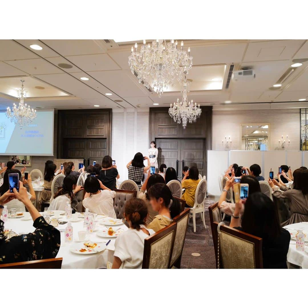 石井美保さんのインスタグラム写真 - (石井美保Instagram)「ESSE ファンパーティー。 15時の会。 会場の様子や動画はタグ付けしてupしてくださった方がいらっしゃいましたので、是非見てみてください。#esse #esseファンパーティー2019 #石井美保 #石井美保さん もありました」10月2日 22時05分 - miho_ishii