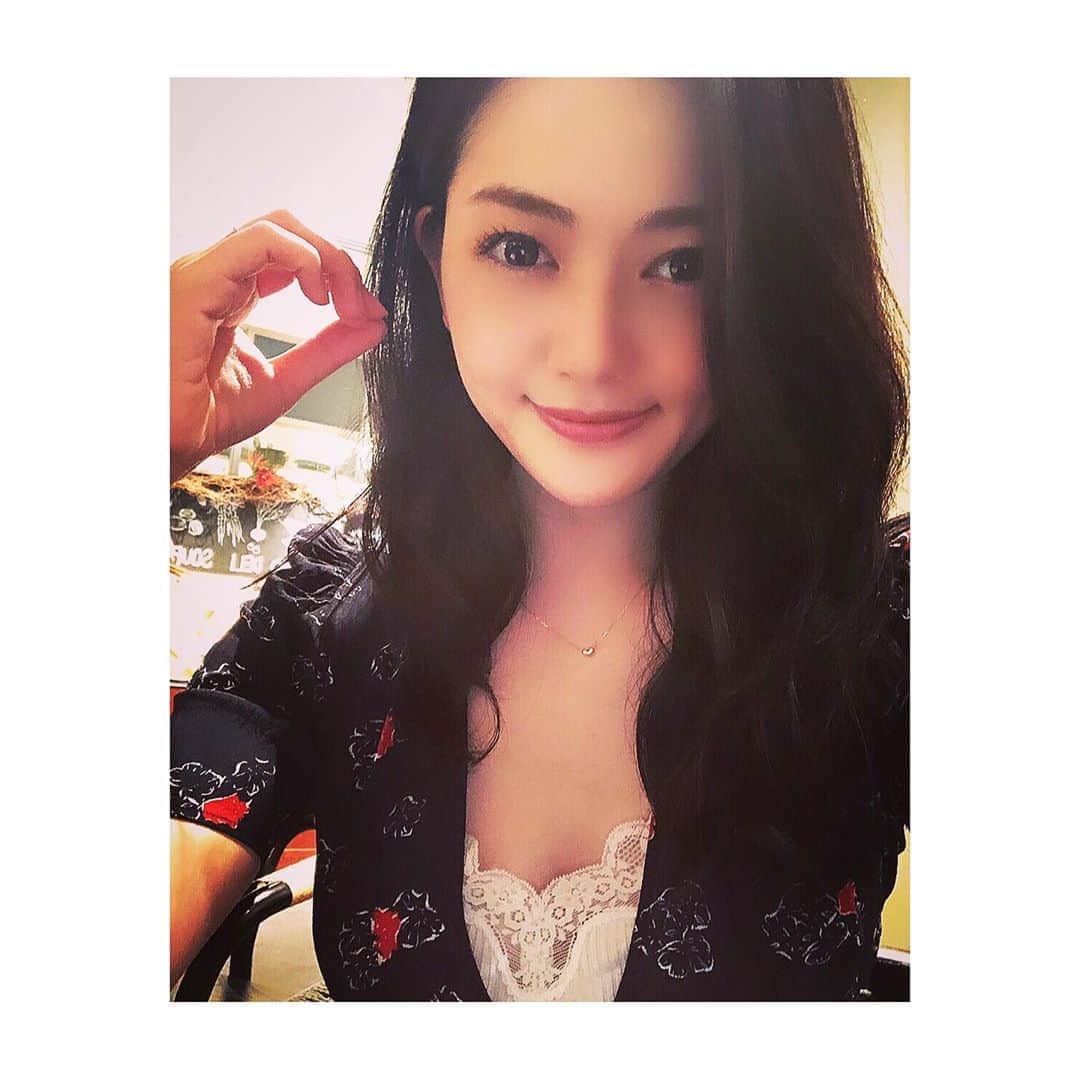 山口愛実のインスタグラム：「秋服着たいけど 全然涼しくならないですね  秋が恋しい🍁」