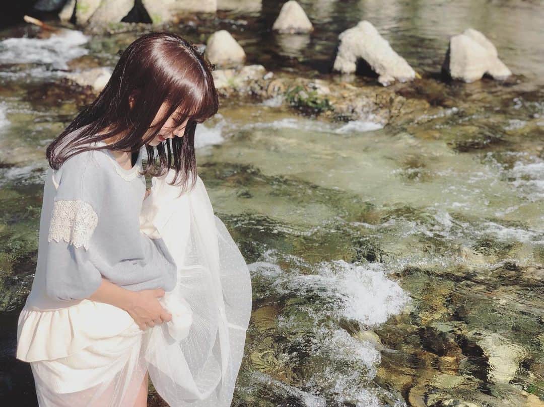 月野もあのインスタグラム：「河原遊び。 #ポートレート #河原 #自然」