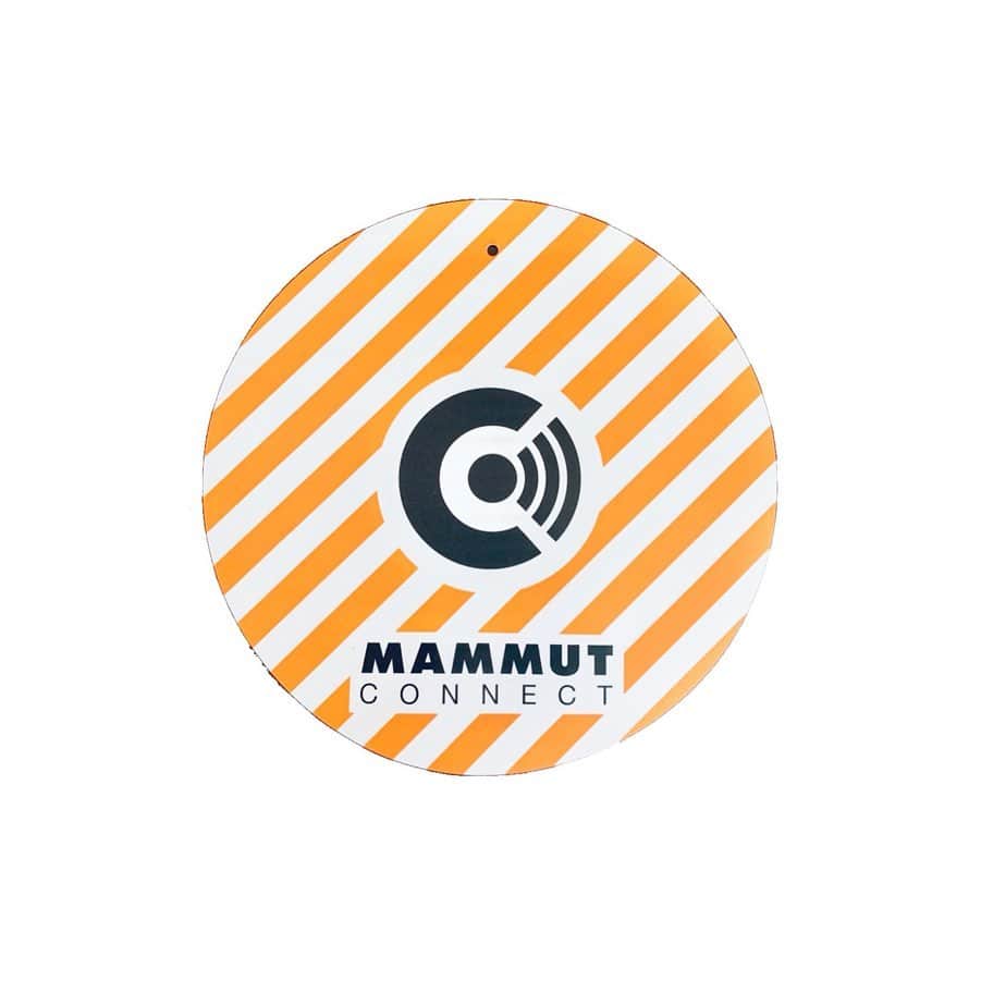 小林由佳のインスタグラム：「◉◉MAMMUT CONNECT◉◉ ・ Do you know that orange tag?? You can connect your items with your phone📱. then you can see detail of the product and give feedback also you can make your activities recording!😉🙌🏻 ・ ・ みんなマムートコネクトって知ってる？ ・ このオレンジ色のタグが付いてる商品は connectマークにスマホをかざすと アプリと連動して製品情報確認やフィードバックができます!🤩✨ ザック、ハーネス、ウェア…etc ほとんどの商品にこっそりマークがあるのでMAMMUTアイテム持ってる人はチェックしてスキャンしてみてね¨̮ ※日本は現在 海外版との互換対応のため製品へのコネクトはノーコネクトです。しばらくお待ちくださーい✋ ・ 岩ログなるものもつけられるので 私も早速アカウントつくってみました♡😘👌🏻 どんどん追加していきたい🙌🏻 ・ #マムート #マムートコネクト #MAMMUTconnect @MAMMUT_JAPAN」