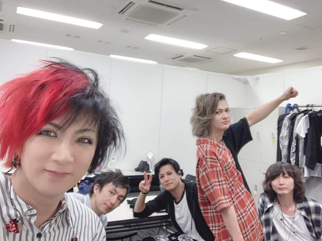 Ikuoさんのインスタグラム写真 - (IkuoInstagram)「「TETSUYA LIVE 2019 “THANK YOU” 4950 」 舞浜アンフィシアター初日無事終了しました！ 明日も楽しみです！！ #ikuo  #中村佳嗣  #岸利至  #室姫深  #山崎慶 #tetsuyaandthejuicybananas」10月2日 22時34分 - ikuobass